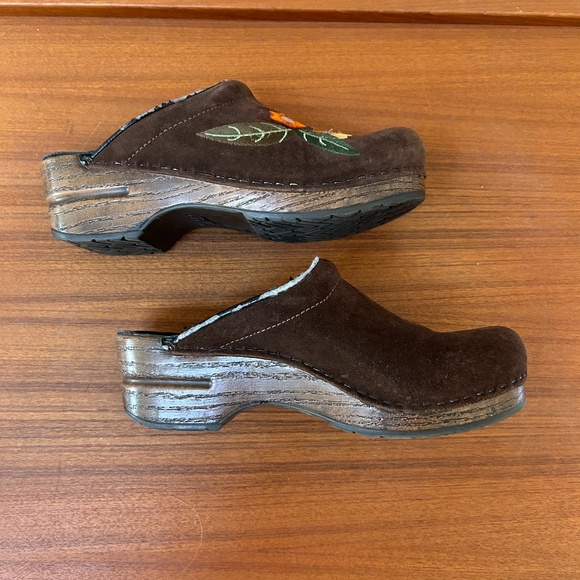 Vintage Suede Dansko Clogs - Picture 3 of 7